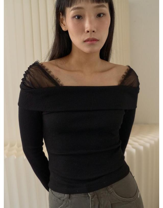 쏘리투머치러브 Lace Off Shoulder Rib Top_Black 착용컷