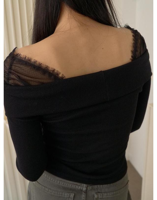 쏘리투머치러브 Lace Off Shoulder Rib Top_Black 착용컷