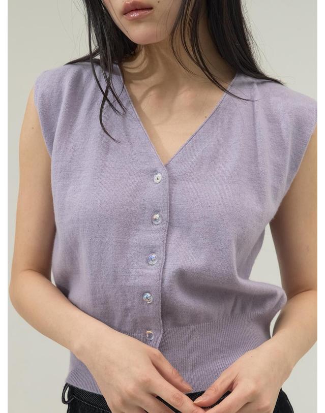 쏘리투머치러브 Opal Glow Button V-Neck Knit Vest_Violet 착용컷