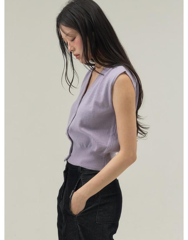 쏘리투머치러브 Opal Glow Button V-Neck Knit Vest_Violet 착용컷