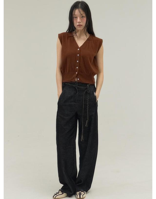 쏘리투머치러브 Opal Glow Button V-Neck Knit Vest_Brown 착용컷