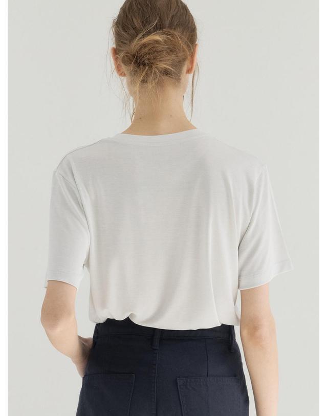 쏘리투머치러브 Soft Modal Crewneck Graphic Tee_Gray 착용컷