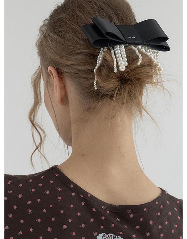 쏘리투머치러브 Pearl Tassel Bow Barrette_Black 착용컷