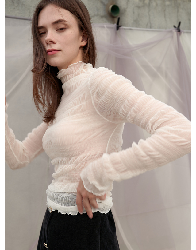 쏘리투머치러브 Cien Shirring See Through Turtleneck Top_Ivory 착용컷