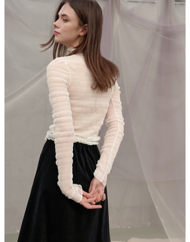 쏘리투머치러브 Cien Shirring See Through Turtleneck Top_Ivory 착용컷