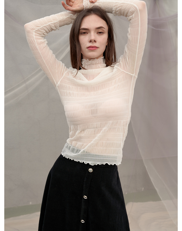 쏘리투머치러브 Cien Shirring See Through Turtleneck Top_Ivory 착용컷
