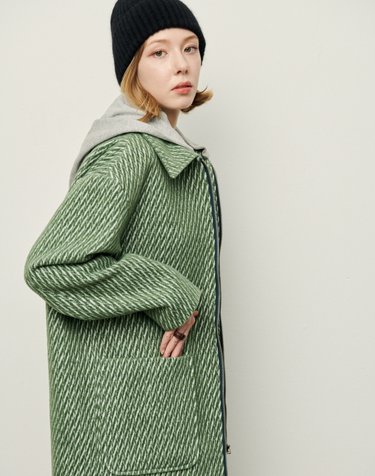 Detouchable hood Zip up green coat