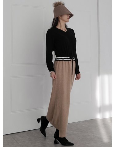 P로고 맥시 니트원피스 스포티&엘레강스- 블랙베이지 P Sporty&elegance Maxi Knit dress