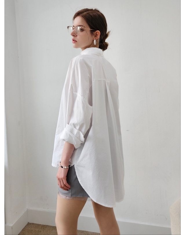 프리톤 밑단 언발란스 내츄럴워싱 화이트셔츠 white shirt 착용컷