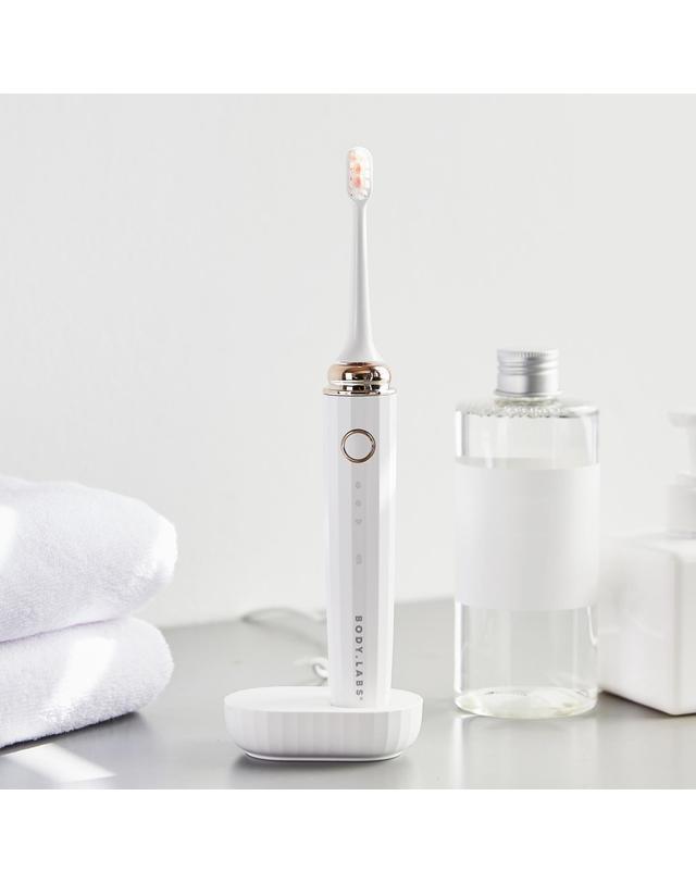 바디랩스 바디랩스 BeClean 음파전동칫솔 착용컷
