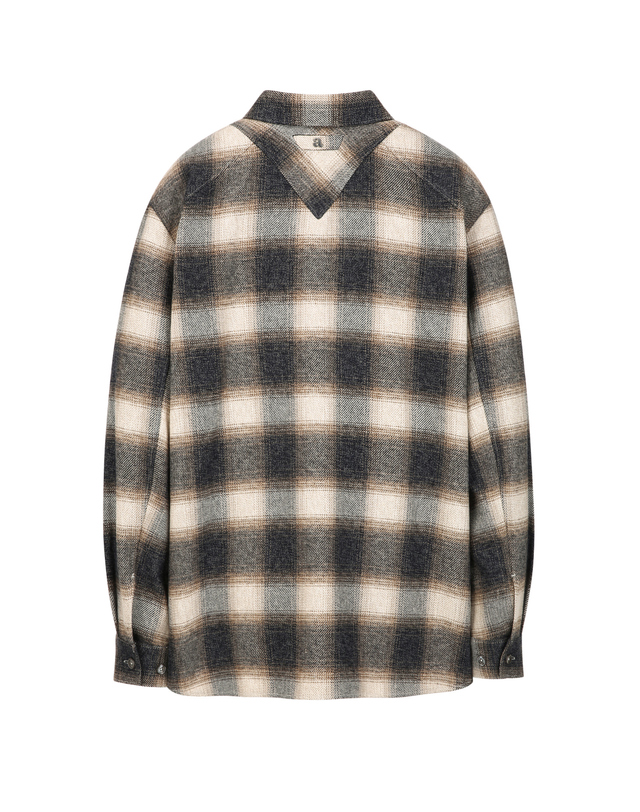 알레그리 베이지《Cozy Flannel》세미오버핏 셔츠 진한 베이지 착용컷