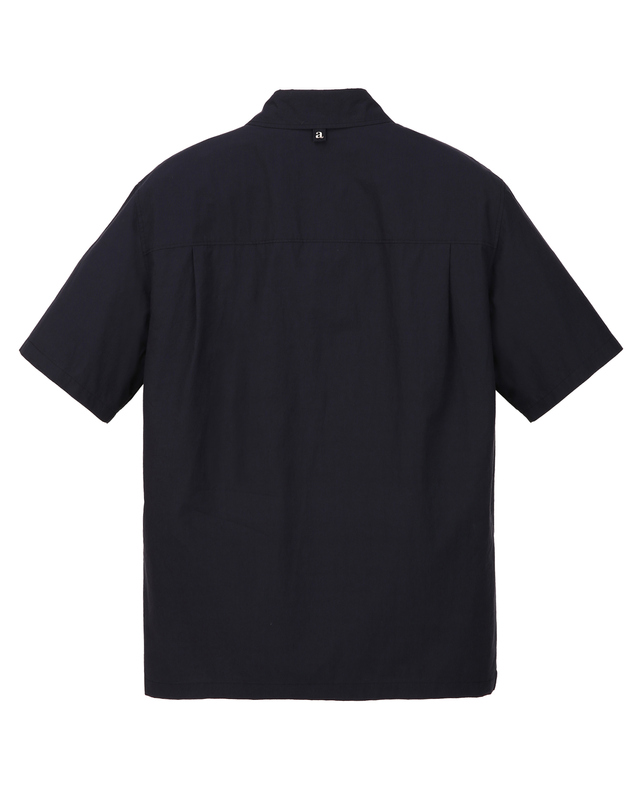 알레그리 다크 네이비《Garment Washed》코튼 솔리드 반팔 셔츠 진한 네이비 착용컷