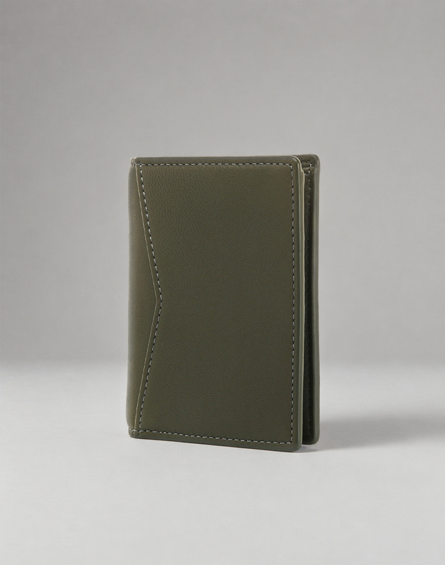 알레그리 Bi-Fold Wallet Lamb Skin 카키 착용컷