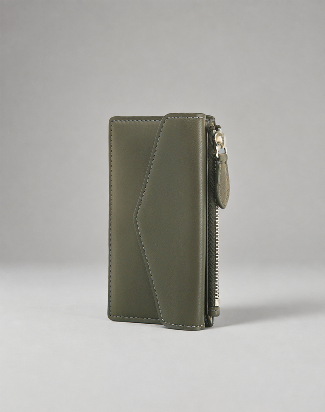 알레그리 Zip Card Case Lamb Skin 카키 착용컷