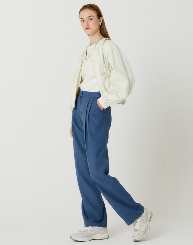 더스튜디오케이 ROUND SLIT SILKET COTTON LONG SLEEVE T-SHIRTS(IVORY) 착용컷