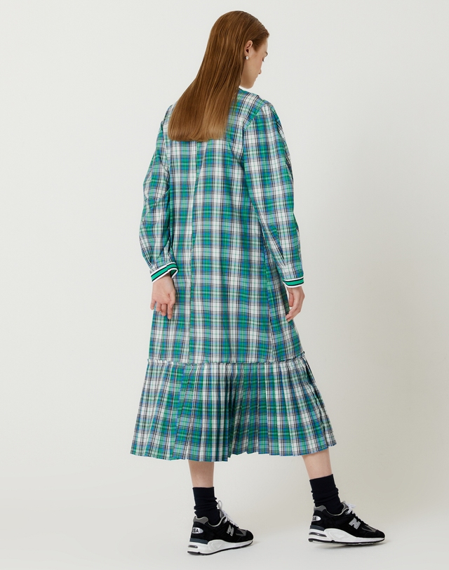 더스튜디오케이 22FW LUCKY DRESS(GREEN) 착용컷