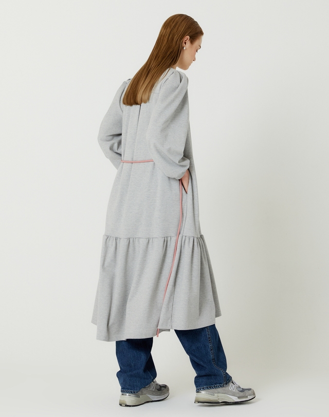 더스튜디오케이 RECYCLED FABRIC PUFF DRESS(GRAY) 착용컷