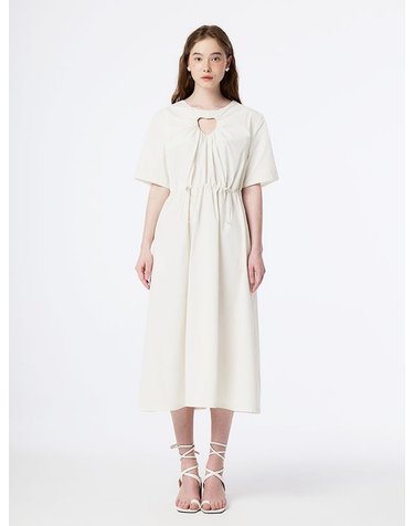 더스튜디오케이 CUT OUT HEART SHIRRING DRESS (CREAM)