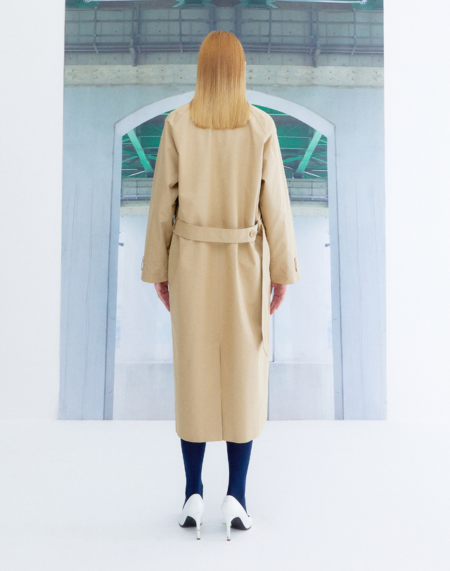 더스튜디오케이 EMBROIDERY TRENCH SINGLE COAT_BEIGE 착용컷