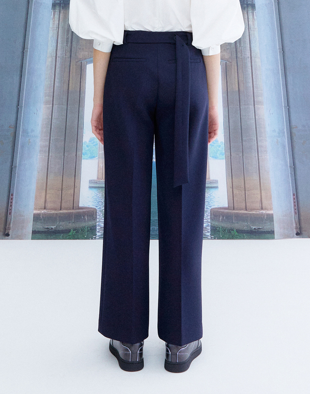 더스튜디오케이 EMBROIDERY BELT PANTS_NAVY 착용컷