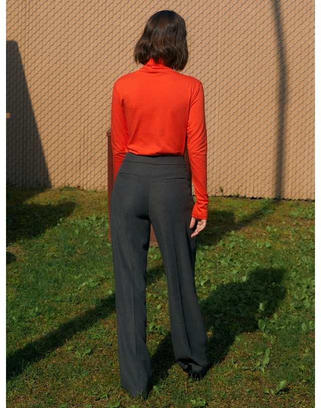 더스튜디오케이 TWO TUCKS RELAXED FIT PANTS_GRAY 착용컷