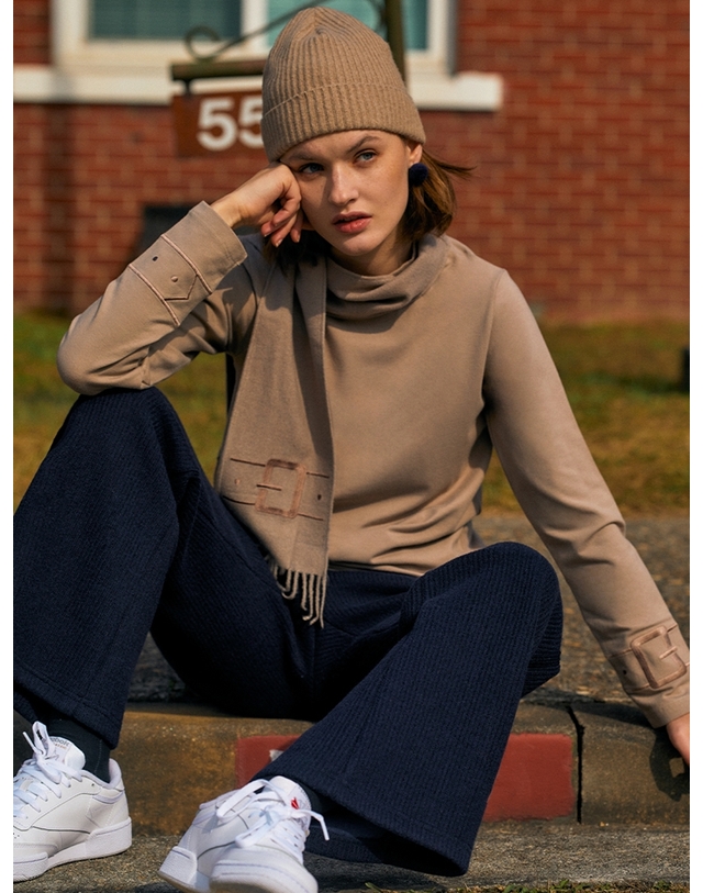 더스튜디오케이 MUFFLER LAYERED MOCKNECK TOP_GRAY 착용컷