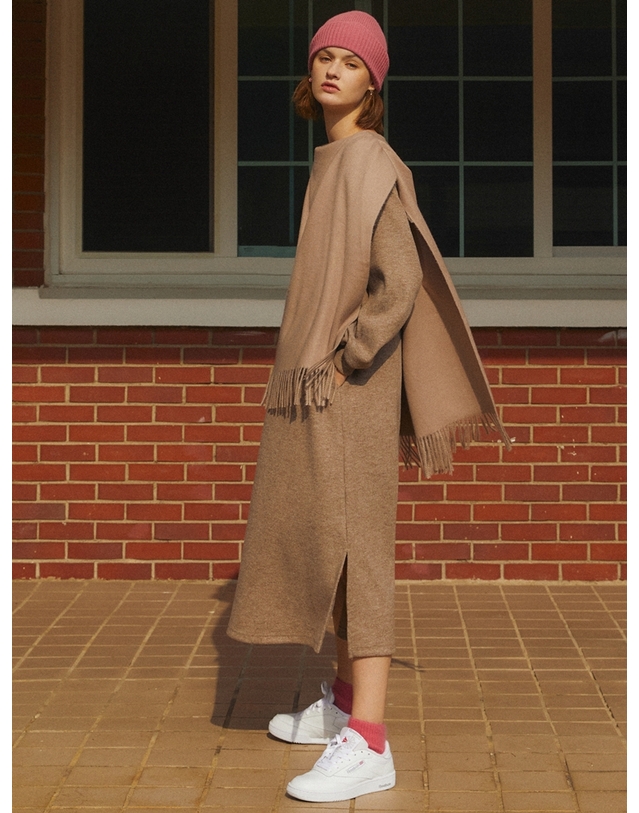 더스튜디오케이 CAPE SCARF LAYERED KNIT DRESS_GRAY 착용컷