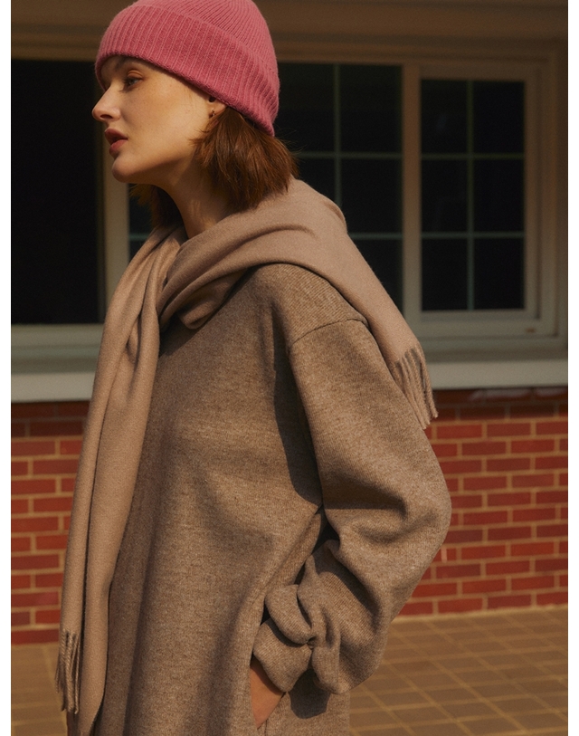 더스튜디오케이 CAPE SCARF LAYERED KNIT DRESS_GRAY 착용컷