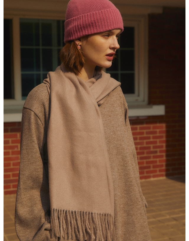 더스튜디오케이 CAPE SCARF LAYERED KNIT DRESS_GRAY 착용컷