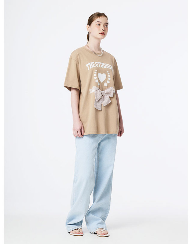더스튜디오케이 HEART LOGO LIBBON T-SHIRTS (BEIGE) 착용컷
