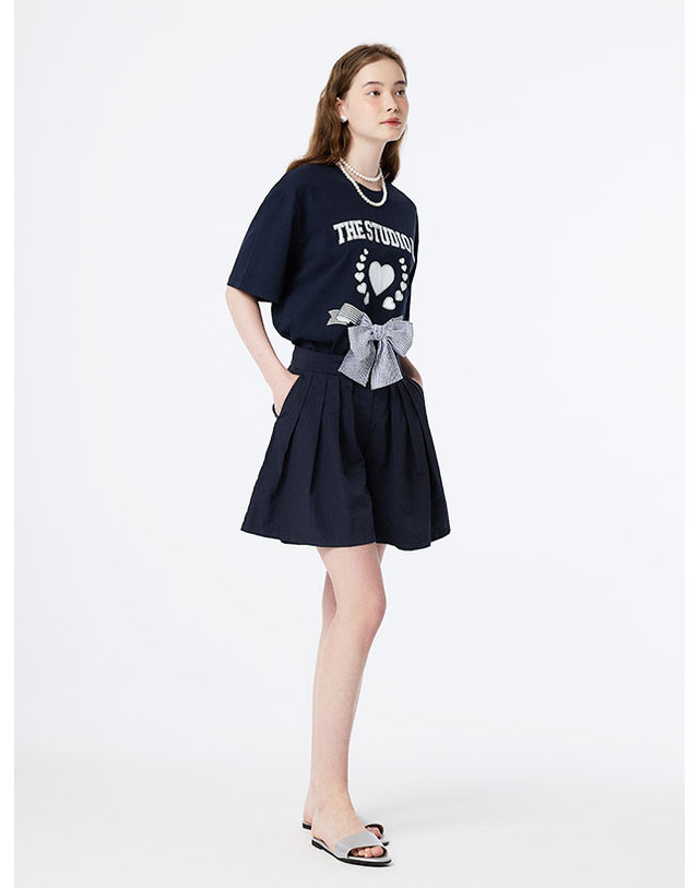 더스튜디오케이 HEART LOGO LIBBON T-SHIRTS (NAVY) 착용컷