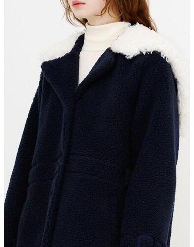 더스튜디오케이 BELT EMBROIDERY SAILOR ECO FUR COAT(NAVY) 착용컷