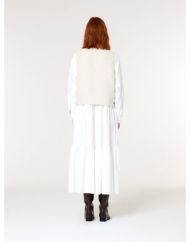 더스튜디오케이 ROUND WOOL KNIT VEST(IVORY) 착용컷