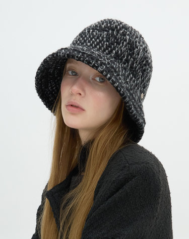 Knitting Bonnet Hat - Black Oatmeal