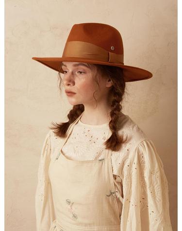 Wide brim classic fedora