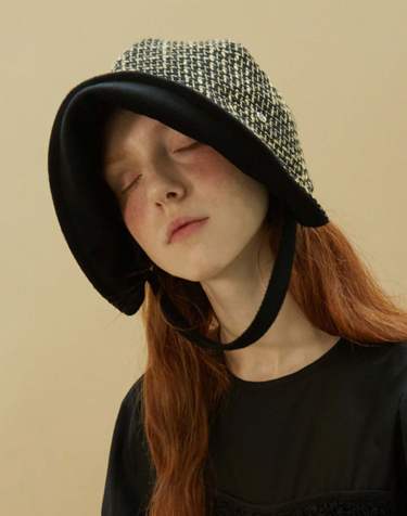Reversible strap bonnet – Tweed black