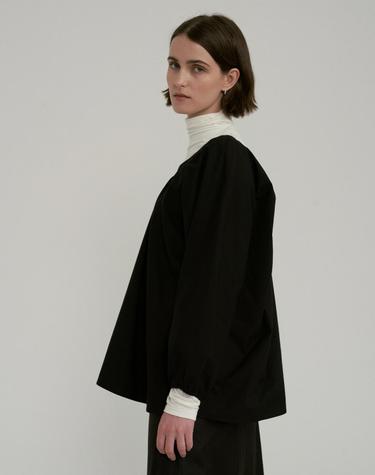 V NECK SHIRRING BLOUSE (BLACK)
