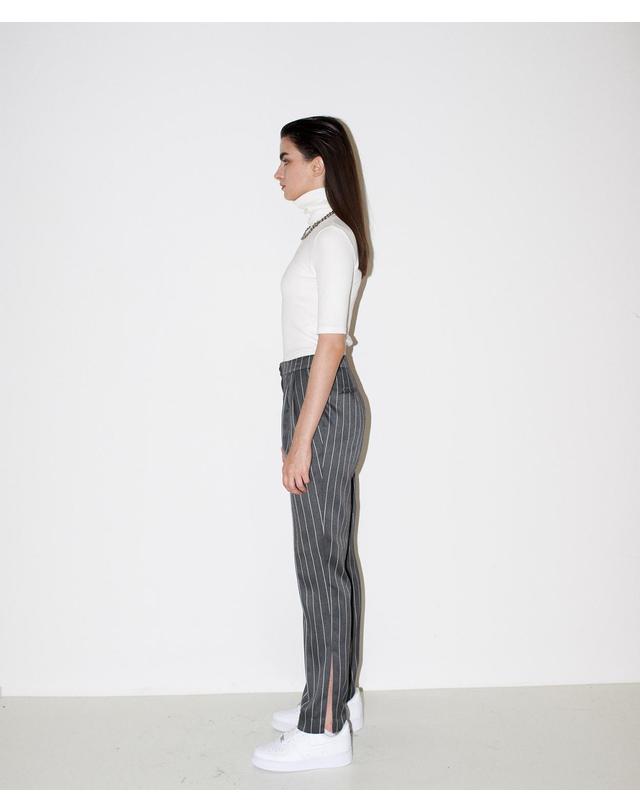 채뉴욕 [아이즈원 안유진 착용] Not a Cliche tailored trouser [Stripe Grey] 착용컷