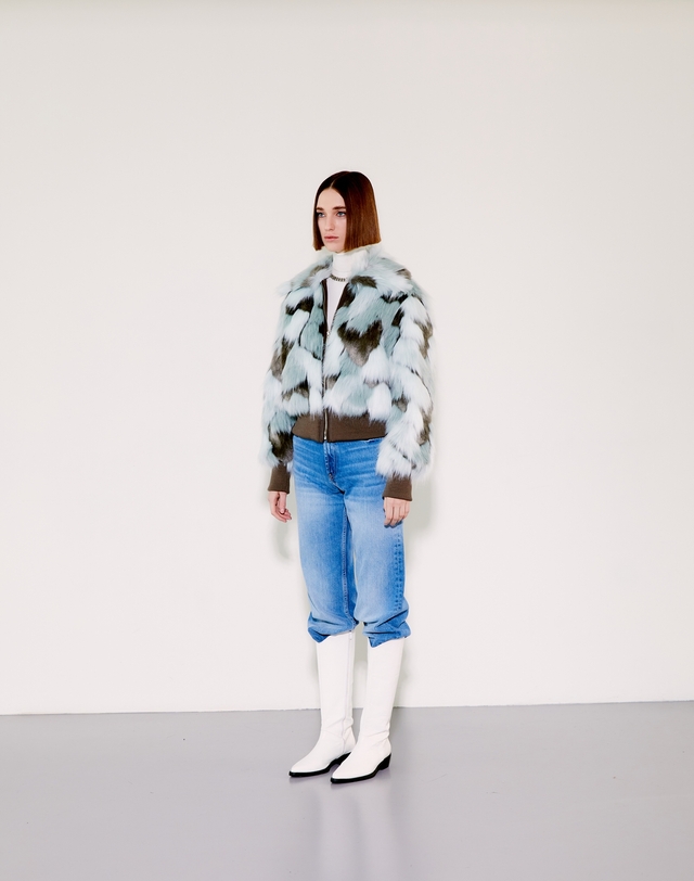 채뉴욕 Cotton Candy Faux Fur Jacket [Blue] 블루 착용컷
