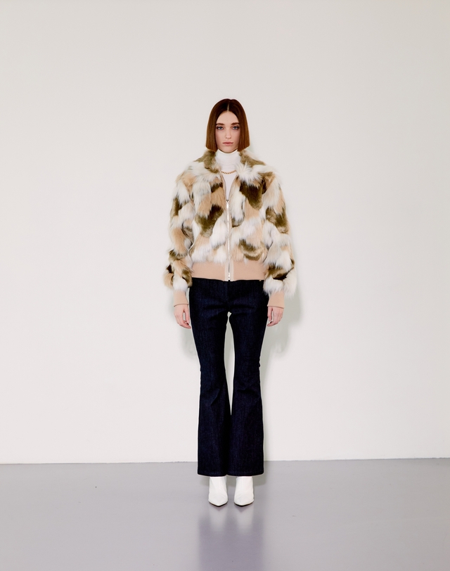 채뉴욕 Cotton Candy Faux Fur Jacket [Beige] 베이지 착용컷