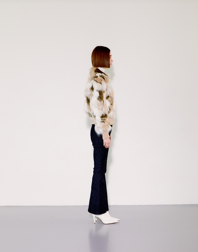 채뉴욕 Cotton Candy Faux Fur Jacket [Beige] 베이지 착용컷