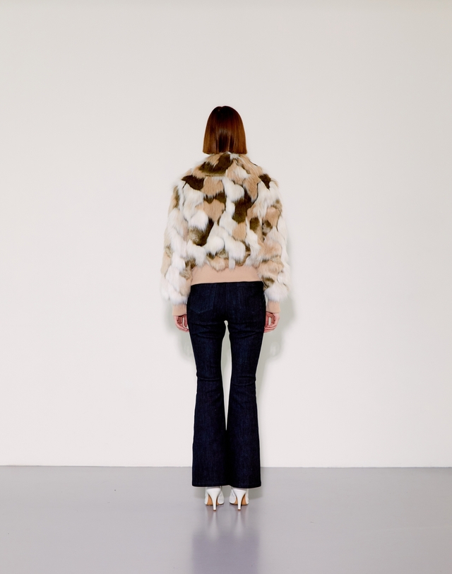 채뉴욕 Cotton Candy Faux Fur Jacket [Beige] 베이지 착용컷