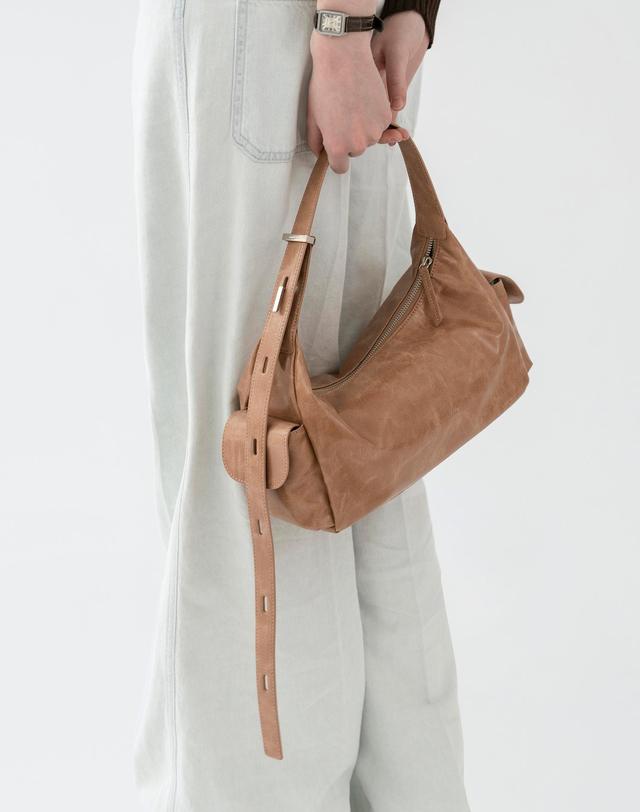 앤오즈 POTI VINTAGE pocket hobo bag 3 color 블랙 착용컷