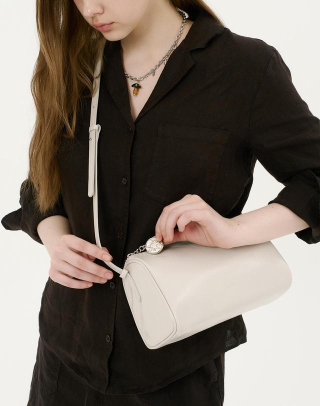 앤오즈 PIDI MEDIUM leather crossbody shoulder bag 3 color 블랙 착용컷