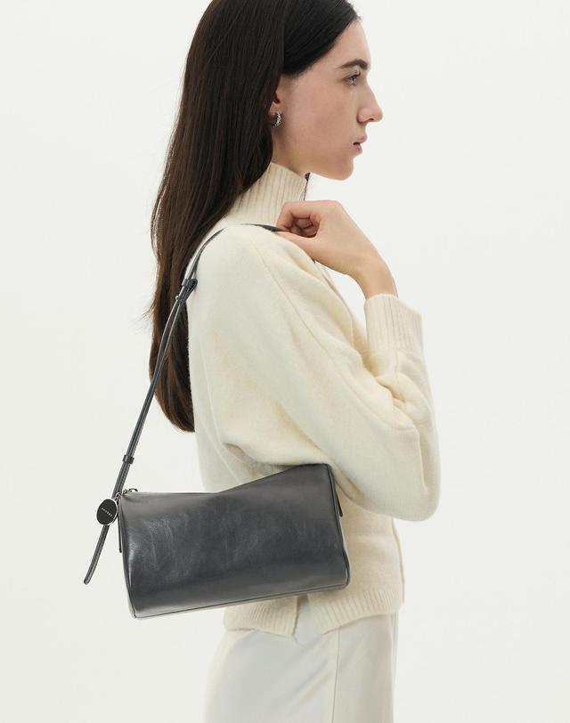 앤오즈 PIDI MEDIUM leather crossbody shoulder bag 3 color 블랙 착용컷