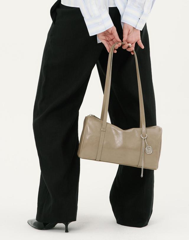 앤오즈 PIDI LARGE long handle leather shoulder bag 3 color 블랙 착용컷