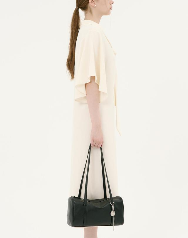 앤오즈 PIDI LARGE SOFT long handle leather shoulder bag 블랙 착용컷