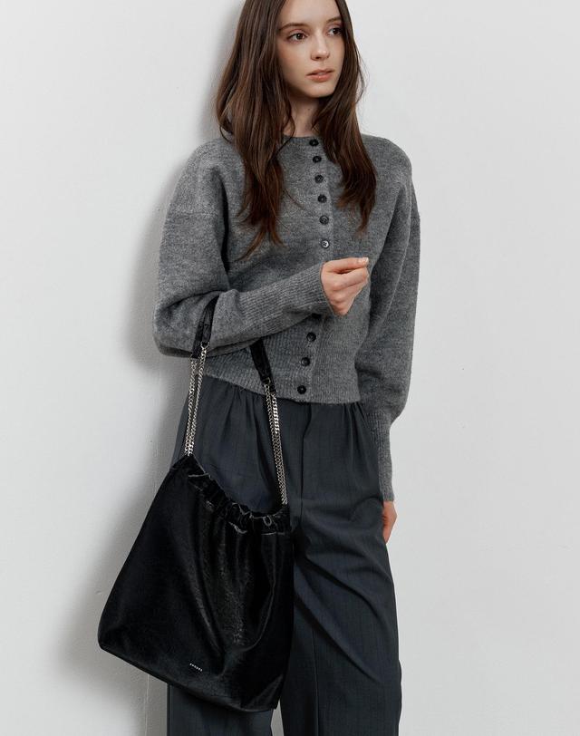 앤오즈 VELTA SHOPPER chain shoulder bag 2 color 블랙 착용컷