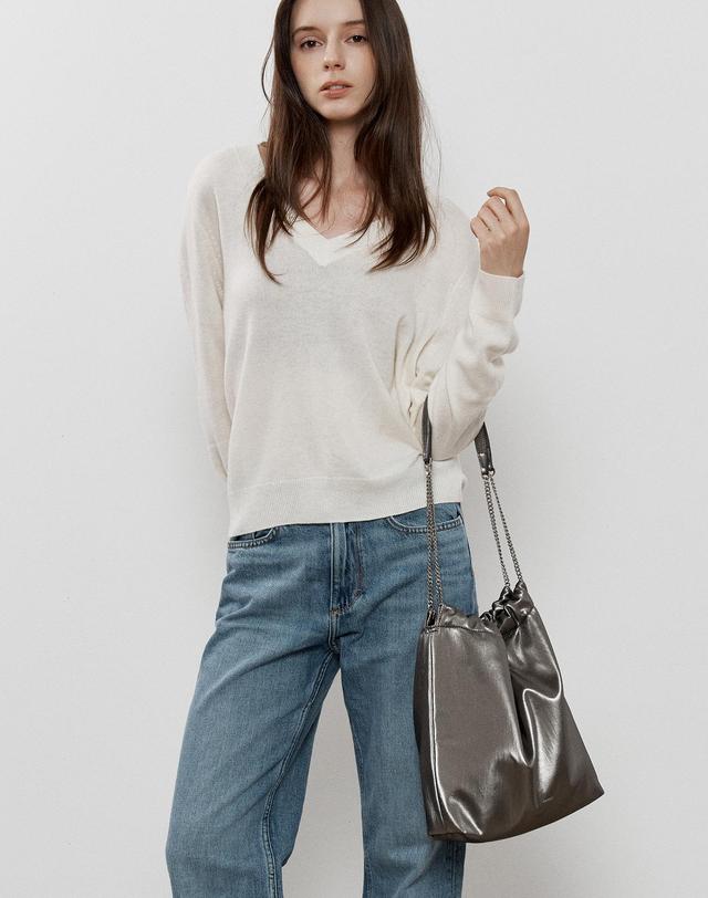 앤오즈 VELTA SHOPPER chain shoulder bag 2 color 블랙 착용컷