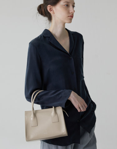 LOTA square leather tote bag 2 color